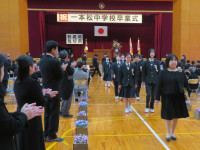 16退場