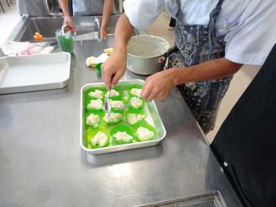 ウガリ盛り付け